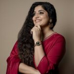 Manjima Mohan Instagram - Every day of your life is a special occasion. And the best time of the year is here with @danielwellington ❤️ This Diwali get up to 15% off and with my code "DWXMANJIMA" you get an extra 15% off. Go shop now! #DWali #danielwellington #collaboration
