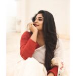 Manjima Mohan Instagram – 🏵

Photography: @tarunkoliyot 
Styling: @anushaa13 
Clothing: @wrii_studio  @talesofthayal 
Makeup : @salomirdiamond 
Hair: @raisedbrowsbybhavani 
Drapist: @liya_by_cousalya_vaishali