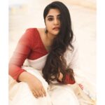 Manjima Mohan Instagram - എല്ലാവർക്കും എന്റെ ഹൃദയം നിറഞ്ഞ ഓണാശംസകള്‍ 🏵 Photography: @tarunkoliyot Styling: @anushaa13 Clothing: @wrii_studio @talesofthayal Makeup : @salomirdiamond Hair: @raisedbrowsbybhavani Drapist: @liya_by_cousalya_vaishali