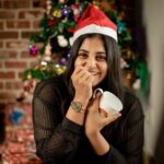 Manjima Mohan Instagram – This is the season to be jolly🎄
Adding to the holiday cheer is amazing offers from @danielwellington ❤
Get up to 50% off when buying 3 or more items, additionally use my code “DWXMANJIMA” to get 15% more😁

#danielwellington #collaboration Chennai, India