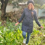 Meenakshi Dixit Instagram - Naani ke ghar ka kitchen garden ❤️😇 #organicfarming #naturalfood #home #love #fun #instagood #nature #meenakshidixit