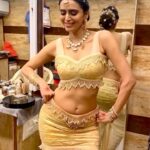 Meenakshi Dixit Instagram – Some vanity moments & memories! while shooting for #bangarraju in #ramojifilmcity ❤️

#reelsinstagram #reels #meenakshidixit #filmset #telugufilm #shooting #vanity #vanitymirror