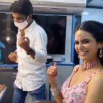 Meenakshi Dixit Instagram – Some vanity fun on the sets of #bangarraju when the team is trying to achieve the perfect look 🤪😇❤️😍

#nagarjunaakkineni #nagarjuna #nagachaitanya #ramyakrishnan #kalyankrishnakurasala #teamwork #blockbuster #telugucinema #meenakshidixit 
#instagood #dookudu #maheshbabu 

@nagarjuna.akkinenifb Ramoji Filmcity Hyderabad