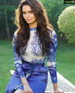 Meenakshi Dixit Instagram - Goodmorning 😇
Need to b around nature! Kahan Jaon ? 🤔

📷 @munnasphotography 
#sunday #nature #naturelovers #greenary #instagood #instafashion #instamood