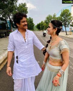 Meenakshi Dixit Instagram - Congratulations for the terrific response of #bangarraju 👏
King #nagarjunaakkineni Sir ❤️

#nagarjuna #kingnagarjuna #telugucinema #superhit #meenakshidixit #teamwork 

@nagarjuna.akkinenifb