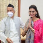 Meenakshi Dixit Instagram – It was an honour to be invited at RAJ BHAWAN #maharashtra as a guest for the launch of “Vibrant news” portal. 
Feeling blessed to have met hon’ble governor @bhagatsinghkoshyari ji 🙏
Thank you for a wonderful hospitality
 @balodiprakhar ji 

#rajbhawanmumbai #maharashtragovernorbhagatsinghkoshyari #meenakshidixit Raj Bhavan Governor’s House Mumbai