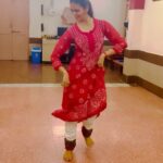 Meenakshi Dixit Instagram - Learning ❤️ @rajendrachaturvedi #kathakdance #dance #love #dancevideo #reelsinstagram #reels #reelitfeelit #meenakshidixit
