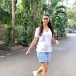 Meenakshi Dixit Instagram – Mausam Mastana ♥️😘 

#meenakshidixit #reelsinstagram #reels #reelitfeelit #mumbai #fun