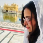 Meenakshi Dixit Instagram - Happy Gurupurab 🙏✨ #gurunanakjayanti #waheguru #happygurupurab Golden Temple