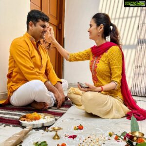 Meenakshi Dixit Instagram - Bhai Dooj ❤️
Pure love 😇 Blessed 🙏

@abhishekdixit81 

#bhaidooj #festival #indianfestival #love #brother #brothersisterlove #meenakshidixit #instagood