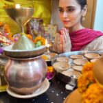 Meenakshi Dixit Instagram - Happy Diwali ✨😇🙏 #diwali #happiness #celebration #happydiwali #meenakshidixit