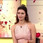Meenakshi Dixit Instagram - Watch out "Dil Se" at 9:26 am saturday with on News18 network 🙂 @news18urdu #news18india #news18network #interview #meenakshidixit News18 India , Lowerparel