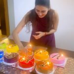 Meenakshi Dixit Instagram - Haaaannnn mera happy budday 😂🤪😆❤️ thank you @puneetchandel25 🤗 #crazy #birthdaywishes #birthdaycake #happybirthday #cake #reelsinstagram #celebrations #reelsinstagram #reels #meenakshidixit