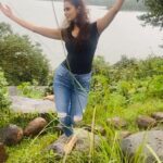 Meenakshi Dixit Instagram - Lost in my own world ❤️😇✨ #nature #greenary #instagood #meenakshidixit #reelitfeelit #reelsinstagram #instagramers #reels #love #happiness