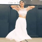 Meenakshi Dixit Instagram - “Kehna hi kya”song has always been very close to my heart, the music by @arrahman sir is soulful and unique…the idea of dancing on this song made me happy. This semi classical choreography has been done by my kathak guruji @rajendrachaturvedi Song- Kehna hi kya Film - Bombay Released - 1995 Director- #maniratnam Singers - @kschithra @arrahman Music- @arrahman Lyrics- #mehboob Music label - @universalmusicindia @universalmusicgroup Cast - #arvindswamy , @m_koirala Note: The song is used solely for my personal use and not for any commercial purposes. The copyright of this song belongs to the respective music composer, music producer or singer as the case may be. #kehnahikya #bombay #arrahman #arrahmansongs #manishakoirala #universalmusic #indianclassicaldance #instagood #kathak #dancevideos #duet #duetwithme #meenakshidixit Shot and edited: @iamsdrt