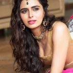 Meenakshi Dixit Instagram - Caption this picture pls ❤️ #instagood #instapic #meenakshidixit 📷 @munnasphotography