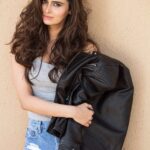 Meenakshi Dixit Instagram – Just for camera! 📸

My fav shot! ❤️😇
On camera @munnasphotography 

#meenakshidixit #photography #photooftheday #instagram #instagood