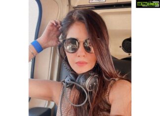 Meera Chopra Instagram - Sometimes i pose, but sometimes i pose as posing!!!