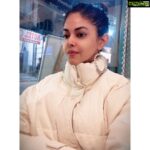 Meera Chopra Instagram – When u cant handle the cold wear a teddy bear jacket 🙈🙈🙈. 
#winters #travelphotography #holidays #newyear2022 #coffeetables #instagood