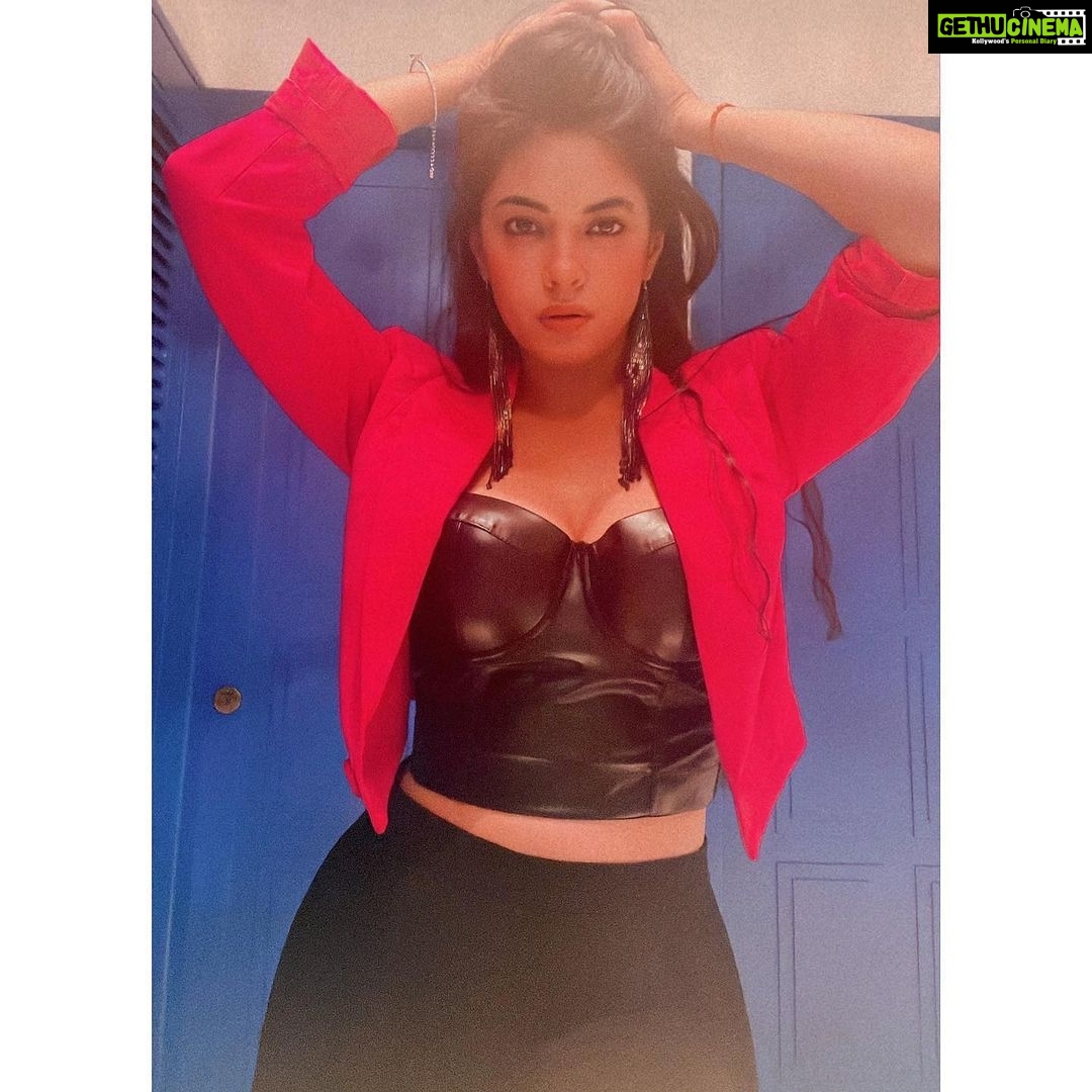Meera Chopra - 10.8K Likes - Most Liked Instagram Photos