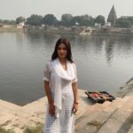 Meera Chopra Instagram – On the ghats of banaras!! 
#banaras #varanasi #movies #shooting #bollywood #entertainment