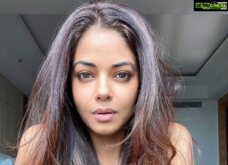 Meera Chopra Instagram - Morning sun on me!!