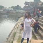 Meera Chopra Instagram – On the ghats of banaras!! 
#banaras #varanasi #movies #shooting #bollywood #entertainment