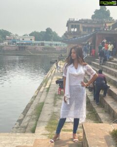 Meera Chopra Instagram - On the ghats of banaras!! 
#banaras #varanasi #movies #shooting #bollywood #entertainment