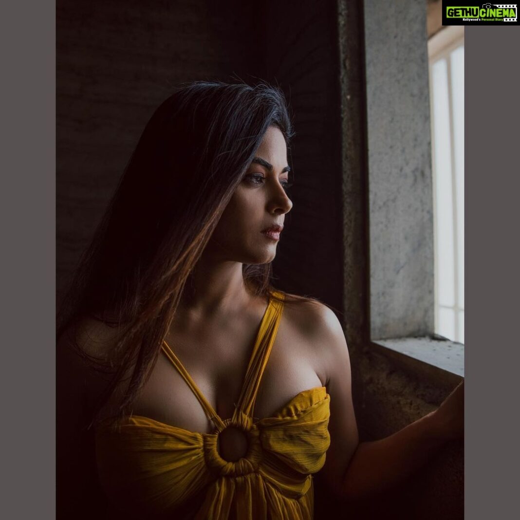 Meera Chopra Instagram - The best view comes after the hardest climb!! 📷 @studiodenz 👗 @amorecoutureofficial Styled by @juhi.ali HMU @tanyamakeoverofficial