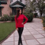Meera Chopra Instagram - Stand up, Stand out, Stand tall!! #padamhills @vistarooms #hills #holidays #vacation #naturelovers #peaceandlove #familytime Kasauli