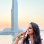 Meera Nandan Instagram - Messy hair, don’t care! #lazyweekends #sunsetlovers #grin #justweekendthings #colour #dubai #mydubai #love #positivevibes #allsmiles Dubai, United Arab Emirates