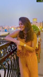 Meera Nandan Instagram - Dubai evenings.. 🎵

.

#instareels #reels #strolling #allsmiles #reeling #love #happy #dubai #jumeirah #3fils #beautifulevening #summerindubai