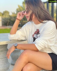 Meera Nandan Instagram - Sheyyyy it’s only Tuesday!

.

#tuesday #goldenhour #tuesdaymood #midweek #dubai #ajman #love #goodvibes