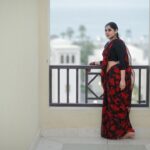 Meera Nandan Instagram - Never let anyone discolor your poise! . 📸 @hazilmjalal MUH and styling @unnips . #poise #love #spreadlove #positivevibes #alwaysaposer #sareelove #saree #fashion #readandblack #dubai #rak #sunday #newweek The Cove Rotana Resort Ras Al Khaimah