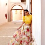 Meera Nandan Instagram – 🌸💛🌸

.

📸 @razrsharpdubai 
MUH @unnips 
👗 @tejasweedesigns 
Location courtesy @heartofshj 

.

#heartofsharjah #sharjah #visitsharjah #loveandlight #fridaycolours #yellow #fridayvibes #weekend #happyweekend Heart of Sharjah