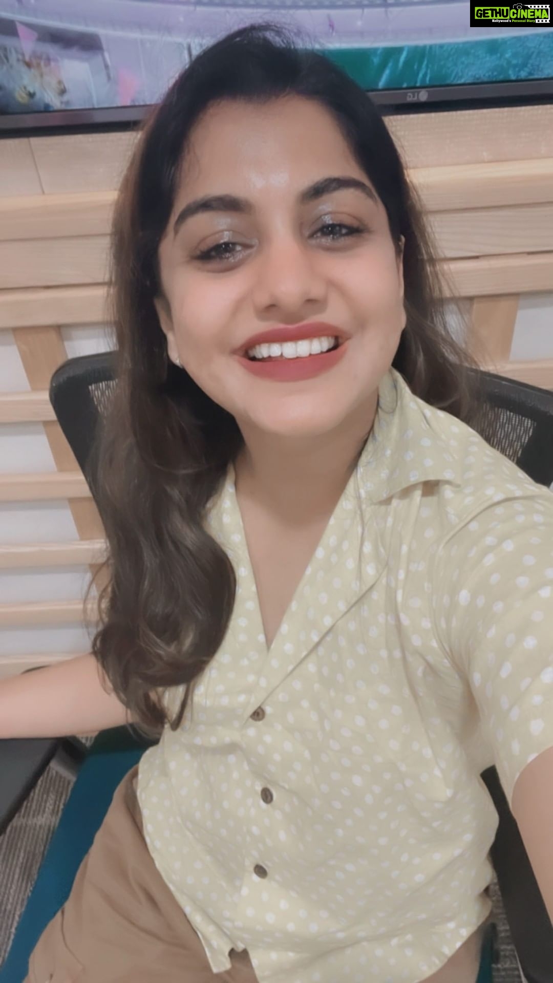 Meera Nandan Instagram - How well did I do? #randomchallenge #smilie #emoticon #emoticonchallenge #instareels #reelsinstagram #mark #instagood Dubai, United Arab Emiratesدبي