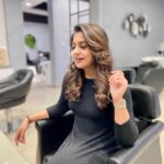 Meera Nandan Instagram - >>> and just like that I got tired of posing 🥴 . 📸 @dinstyling Happy face courtesy @bariksluxesalonuae 🖤 . #goodhairday #allsmiles #justhappyme #love #positivevibes #dubai #mydubai #instagood #differentmoods #bariksluxesalonuae TIMES SQUARE LLC Dubai