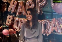 Meera Nandan Instagram - Hello 31 💫 . Birthday capture by @tia_jthomas . #birthday2021 #26nov #yesterdaywasthebest #birthday #party #friendslikefamily #happy #love #positivevibes #instagood Dubai Marina