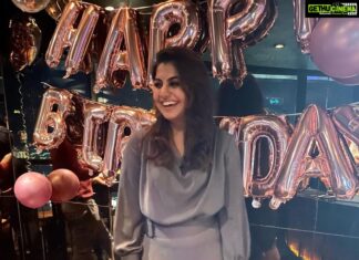 Meera Nandan Instagram - Hello 31 💫 . Birthday capture by @tia_jthomas . #birthday2021 #26nov #yesterdaywasthebest #birthday #party #friendslikefamily #happy #love #positivevibes #instagood Dubai Marina