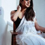 Meera Nandan Instagram - வெள்ளை நிறமே வெள்ளாய் நிரமே ... . 📸 @clintsoman @annaugustiine . #saree #sareelove #white #blackandwhite #newweek #funday #sunday #sundayvibes #love #positivevibes #instagood #sareestyle #indian Bangalore, India