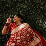 Meera Nandan Instagram - Happy Diwali 🪔 ✨ . Photography : @vaffara_ Stylist : @asaniya_nazrin Makeup & Hair : @unnips Jewellery : @atlascalicut Blouse : @ans_hautecouture_official Saree: @silkycalicut Photography team : @vishnu_sivaji_ @rjrej Post Production : @iamvysak Video Editor : @sameerusman1990 Styling Team : @amritha_lakshmi___ Business Development Coordinator : @rakeshparayilalive . #happydiwali #diya #light #diwali #diwalispecial #shotwiththebest #instagood #sareelove #saree #shadow #love #positivevibes #kochi #bolgatty #shoot #fun #instagram #instagood #sareeindia