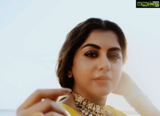 Meera Nandan Instagram - BTS 💛✨ Photography : @vaffara_ Stylist : @asaniya_nazrin Makeup & Hair : @unnips Jewellery : @atlascalicut Outfit: @ans_hautecouture_official Photography team : @vishnu_sivaji_ @rjrej Post Production : @iamvysak Video Editor : @sameerusman1990 Styling Team : @amritha_lakshmi___ Business Development Coordinator : @rakeshparayilalive . #wind #love #positivevibes #loveonly #newshoot #photoshoot #team #kochi #bolgatty #happiness #throwback #thursday #throwbackthursday #indianwear #lehenga