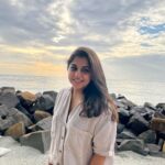 Meera Nandan Instagram – Beach vibes.., my favourite kinda vibe! 

.

📸 @srindaa 😘

.

#kochi #fortkochi #beachvibes #waves #evening #kochitrip #makingmemories Fort Kochi