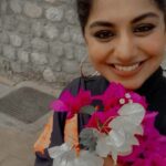 Meera Nandan Instagram - Kinda miss dressing up! 💐🤪💃🏻 . #shoot #bts #throwback #godknowswhennext #reels #instareels #reelsofinstagram #instagood #happysunday