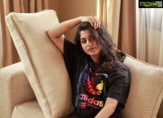 Meera Nandan Instagram - But why does the weekend get over so soon? 🙆🏻‍♀️ . 📸 @hazilmjalal MUAH @unnips . #weekendisover #sundayvibes #lazy #lazyday #sunday #startoftheweek #dubai #dubaiweekend #newweek Dubai, United Arab Emiratesدبي