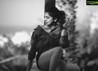 Meera Nandan Instagram - Wait! It’s Saturday already? . 📸 @hazilmjalal MUAH @unnips . #sunkissed #thoughts #instagood #ｔｈｏｕｇｈｔｓ #love #loveandlight #rak #throwback #saturday #positivevibes #jusgramm Dubai, United Arab Emiratesدبي