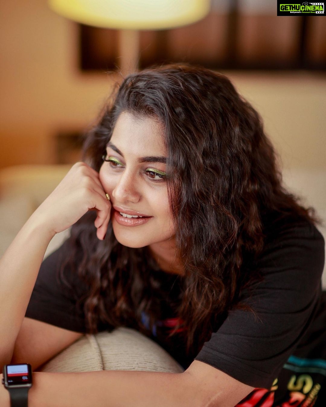 Meera Nandan Instagram - Day dreamer 💭 . 📸 @hazilmjalal MUA @unnips . #alwaysthinking #overthinker #pleasantthoughts #daydreaming #throwback #love #staycation #goodtimes #instagood #gram Dubai, United Arab Emiratesدبي