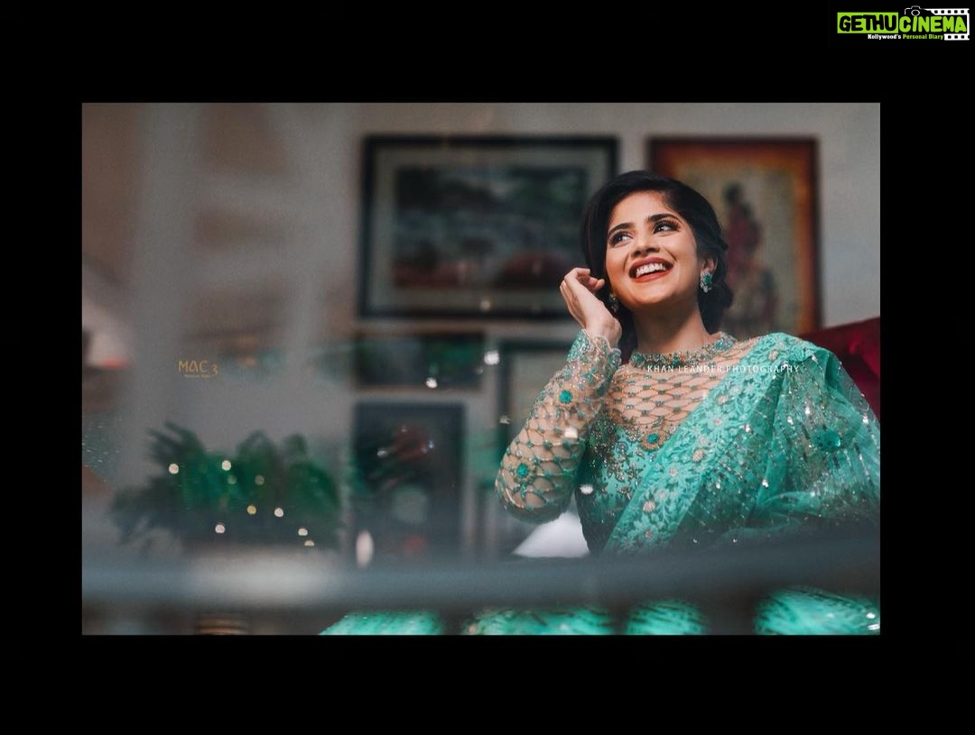 Megha Akash Instagram - S.M.I.L.E ♥️ . MUA : @ashumakeover Designer : mabia_mb @priyaregan_84 Photography : @khanleanderphotography Jewel : @wowbridaljewel