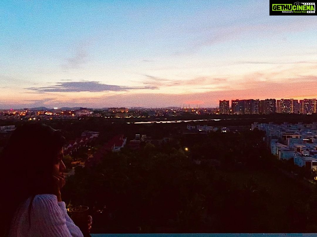 Megha Akash Instagram - I’m coming home to you, with this love coming pouring through ☀️♥️ #randomquotes #prettysunsetsky