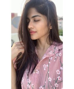Megha Akash Instagram - #quarantineandchill ☀️